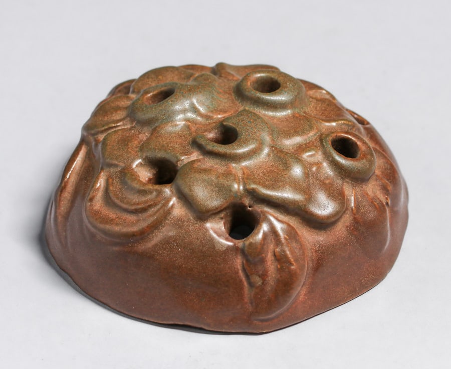 Van Briggle Early Flower Frog c1908-1911 (1 of 4)