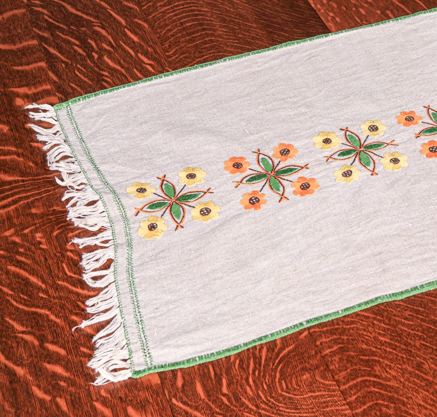 Arts & Crafts Period Hand-Embroidered Table Runner c1910 (1 of 4)