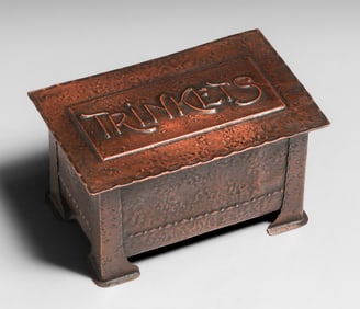 English Arts & Crafts Hammered Copper "Trinkets' Box c1900s