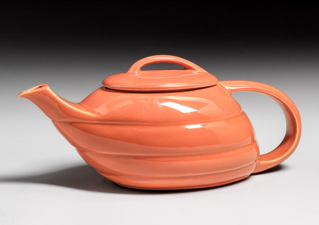 Bauer Pottery - Los Angeles Aladdin Ring Burnt Orange Teapot c1940s: Bauer Pottery - Los Angeles Aladdin Ring Burnt Orange Teapot c1940s. Signed. Perfect condition. 12" x 5"w x 5.25"h Spend $7500 or more at this auction and all of your SHIPPING IS FREE within the lower
