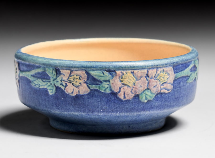 Newcomb College Anna Frances Simpson Bowl 1921: Newcomb College Anna Frances Simpson Bowl 1921. Signed. Invisible professional restoration to small rim chip, otherwise perfect condition. 5 5/8"d x 2.5"h. FREE NATIONWIDE SHIPPING for all of your pur