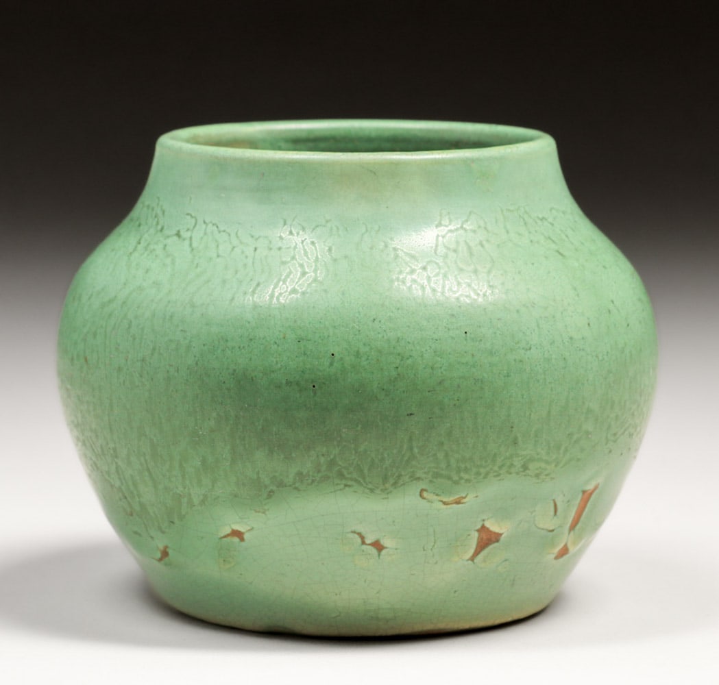 Hampshire Pottery Matte Green Vase c1910 (1 of 5)