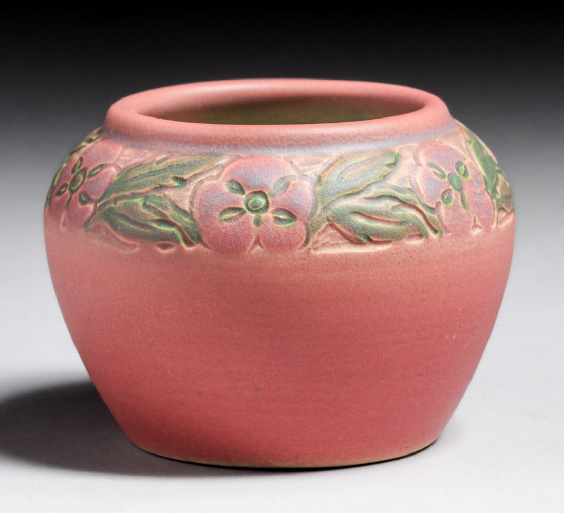 North Dakota School of Mines Erickson Huckfield Carved Vase c1920s: North Dakota School of Mines Erickson Huckfield Carved Vase c1920s. Signed. Perfect condition. 4.5"d x 3.25"h. FREE NATIONWIDE SHIPPING for all of your purchases at our Two Day Auction within the lowe