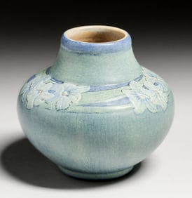 Newcomb College Henrietta Bailey Transitional Floral Vase 1913