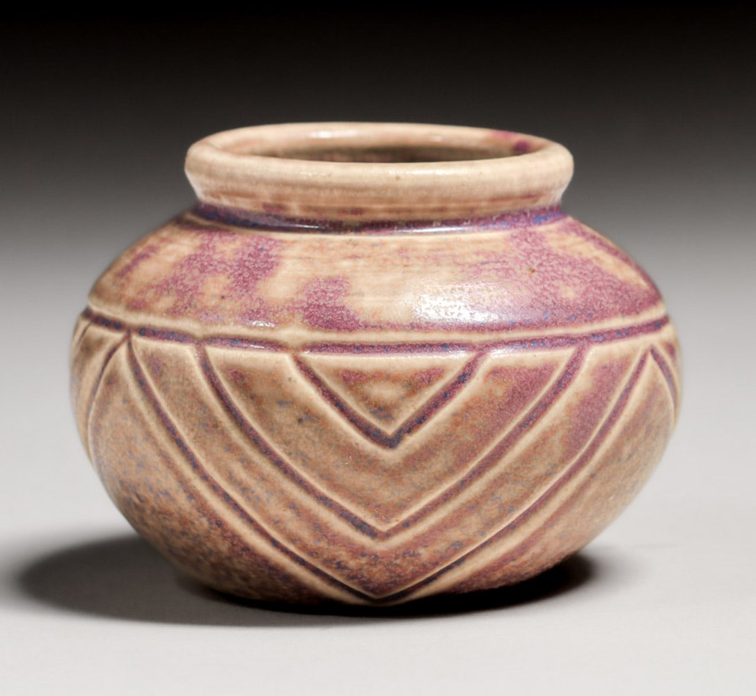 Unusual Rookwood Pottery Albert Munson Z-Line Hand-Carved Vase 1901: Unusual Rookwood Pottery Albert Munson Z-Line Hand-Carved Vase 1901. Signed. Perfect condition. 3.25"d x 2 3/8"h. FREE NATIONWIDE SHIPPING for all of your purchases at our Two Day Auction within the l