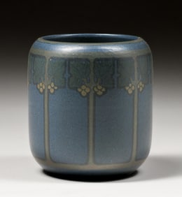 Marblehead Pottery Arthur Hennessey & Sarah Tutt Decorated Vase c1910