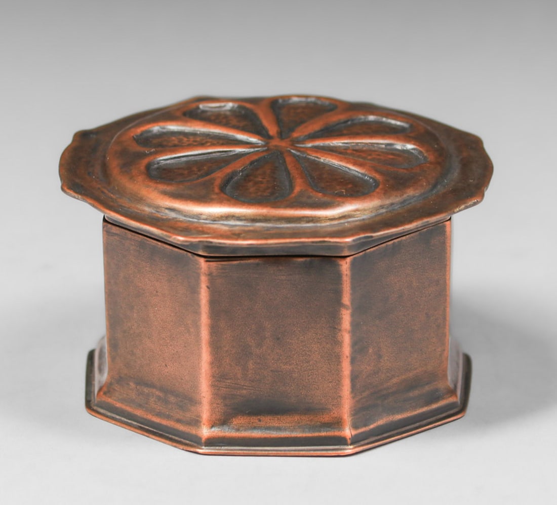 Keswick School of Industrial Arts Hammered Copper Octagonal Box c1900s (1 of 6)