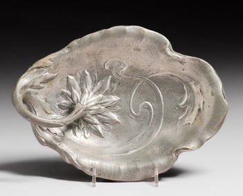 Silverzinn Art Nouveau Pewter One-Handled Tray c1900s