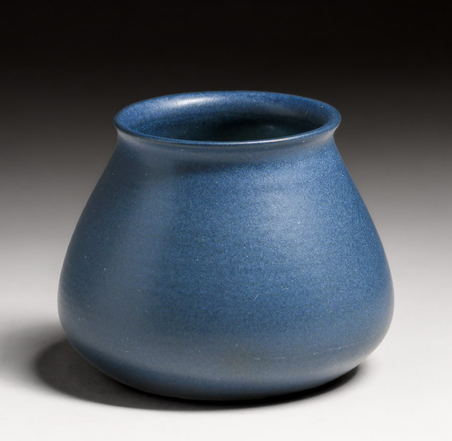 Marblehead Pottery Matte Blue Vase c1910: Marblehead Pottery Matte Blue Vase c1910. Signed. Perfect condition. 3.5"h x 4.5"d. FREE NATIONWIDE SHIPPING for all of your purchases at our Two Day Auction within the lower 48 states. No matter whet