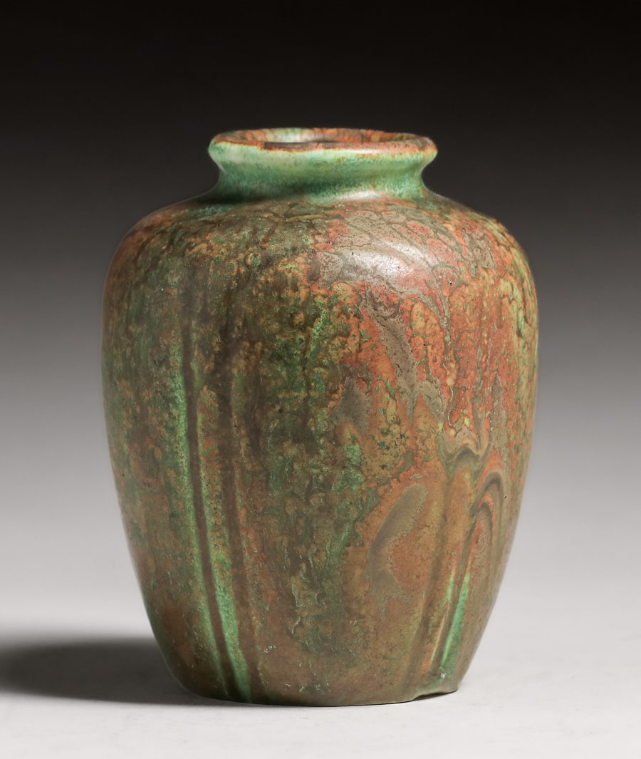 Hampshire Pottery #110 Matte Glazed Vase c1910 (1 of 4)