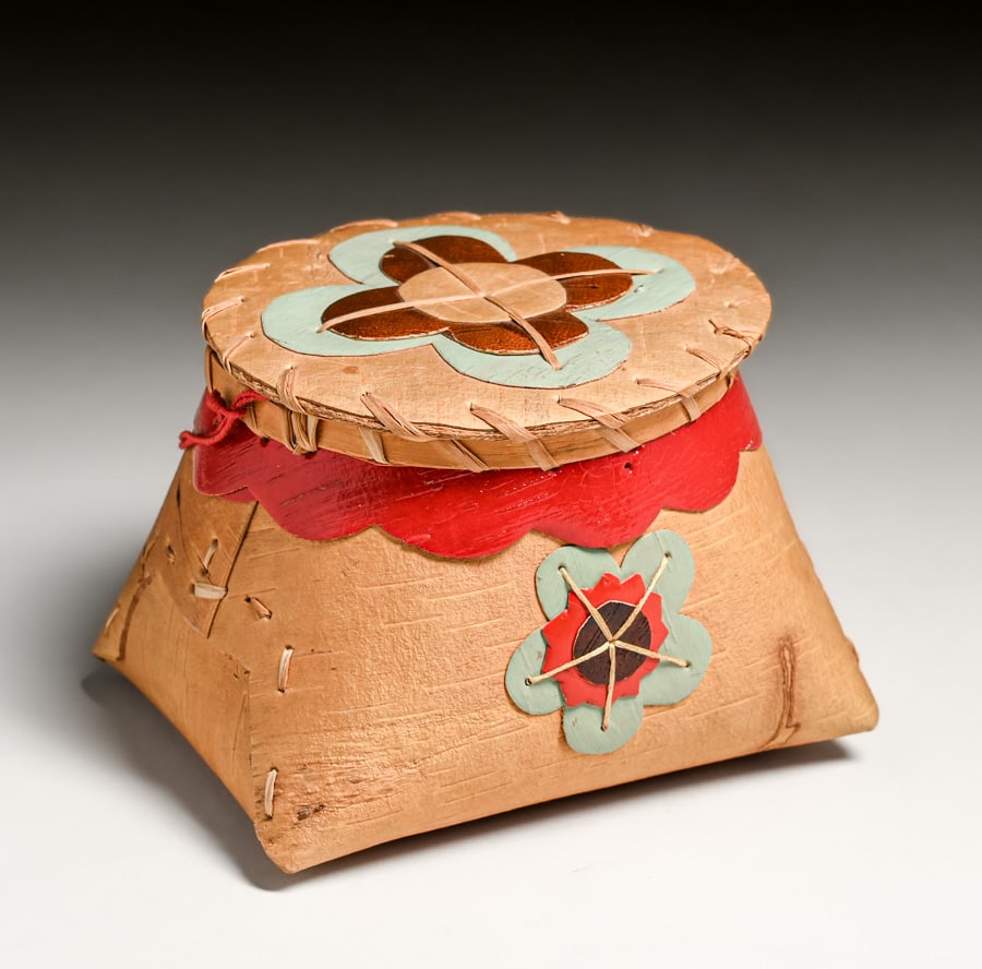 Native American - Ojibwa Tribe Birch Bark Basket c1940s (1 of 4)