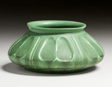 Hampshire Pottery Matte Green Stylized Bowl c1910