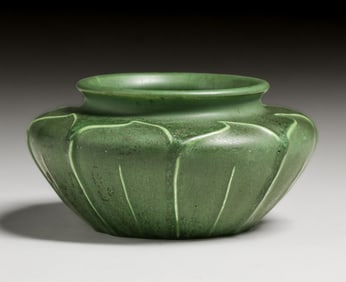 Hampshire Pottery #132 Matte Green Squat Vase c1910