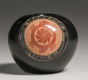 Mae Tapia (Born 1956) Santa Clara Pueblo Sgraffito Carved Turtle Vase c1980s