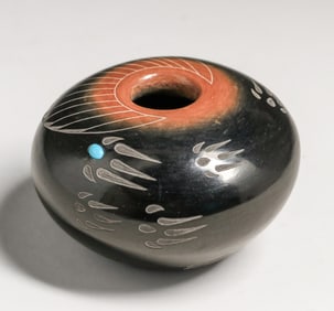 Ron Suazo (Born 1954) Santa Clara Pueblo Bear Claw Vase 1991