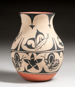 Vidal Aguilar (Born 1972) Santo Domingo Pueblo Olla Jar c2000