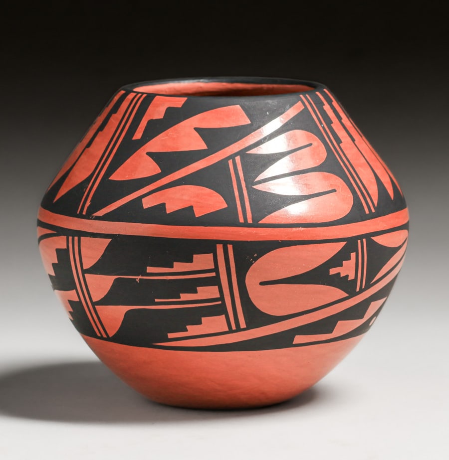 Carol Grace Loretto (Born 1953) Jemez Pueblo Pottery Vase c1990s (1 of 4)