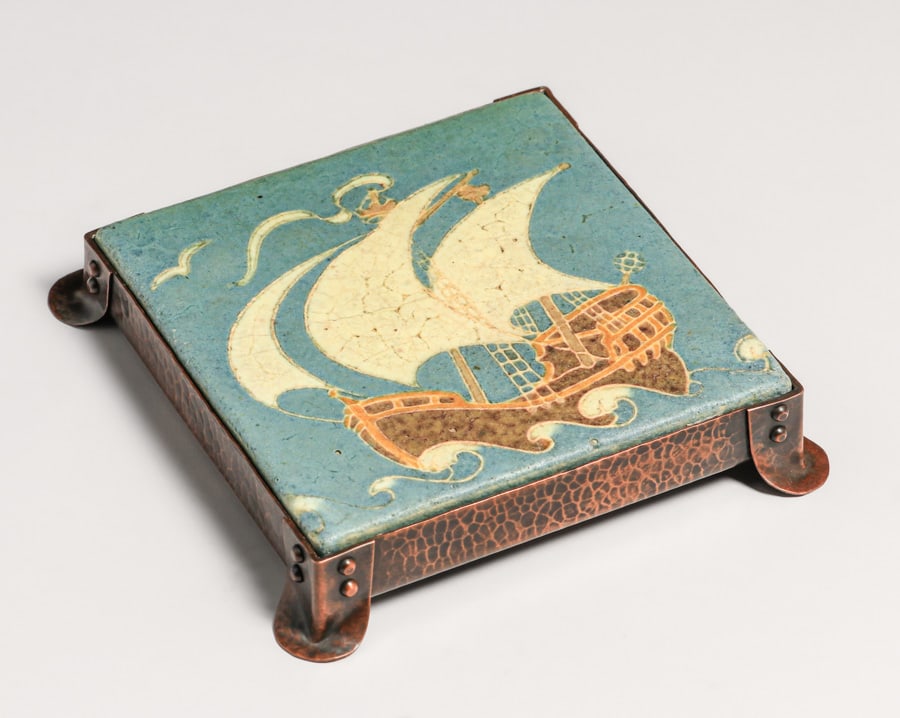 Grueby Pottery Galleon Ship Hammered Copper Trivet Tile c1905: Grueby Pottery Galleon Ship Hammered Copper Trivet Tile c1905. Signed only with the artists initials "MM". Copper frame has an excellent new patina. Grueby tile in perfect condition. 7.25" x 7.25". Ti