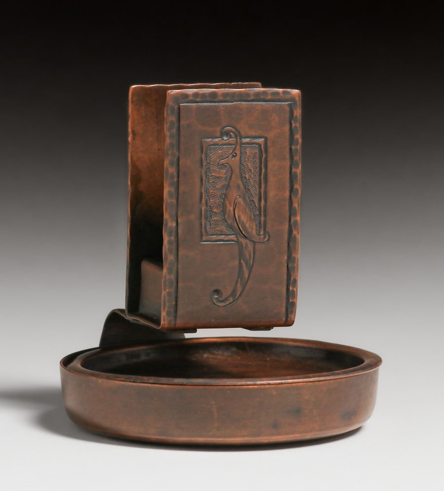 Roycroft Hammered Copper Bird-of-Paradise Matchbox Holder & Ashtray c1915: Roycroft Hammered Copper Bird-of-Paradise Matchbox Holder & Ashtray c1915. Signed. Excellent new patina. 3.5?h x 3 1/8?d FREE NATIONWIDE SHIPPING Free Nationwide Shipping within the lower 48 states