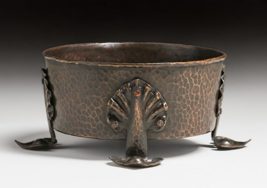 Benedict Studios #402 Hammered Copper Footed Jardiniere c1910 (1 of 5)