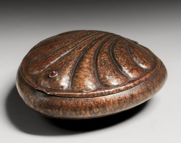 Anna Thwait - Yubie Shop, Grand Rapids, MI Hammered Brass & Garnet Clam Shell Box c1919