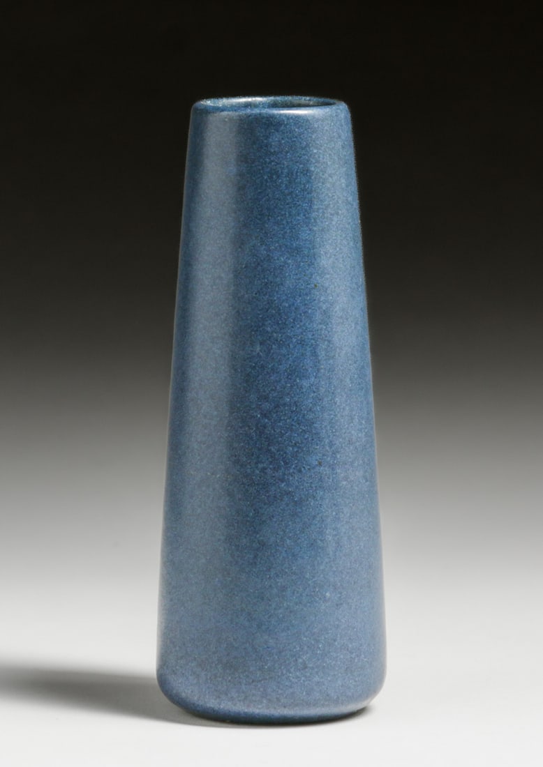 Marblehead Pottery Matte Blue Tapered Vase c1910: Marblehead Pottery Matte Blue Tapered Vase c1910. Signed. Perfect condition. 5.25"h x 2"d FREE NATIONWIDE SHIPPING Free Nationwide Shipping within the lower 48 states for All purchases at our Two Da