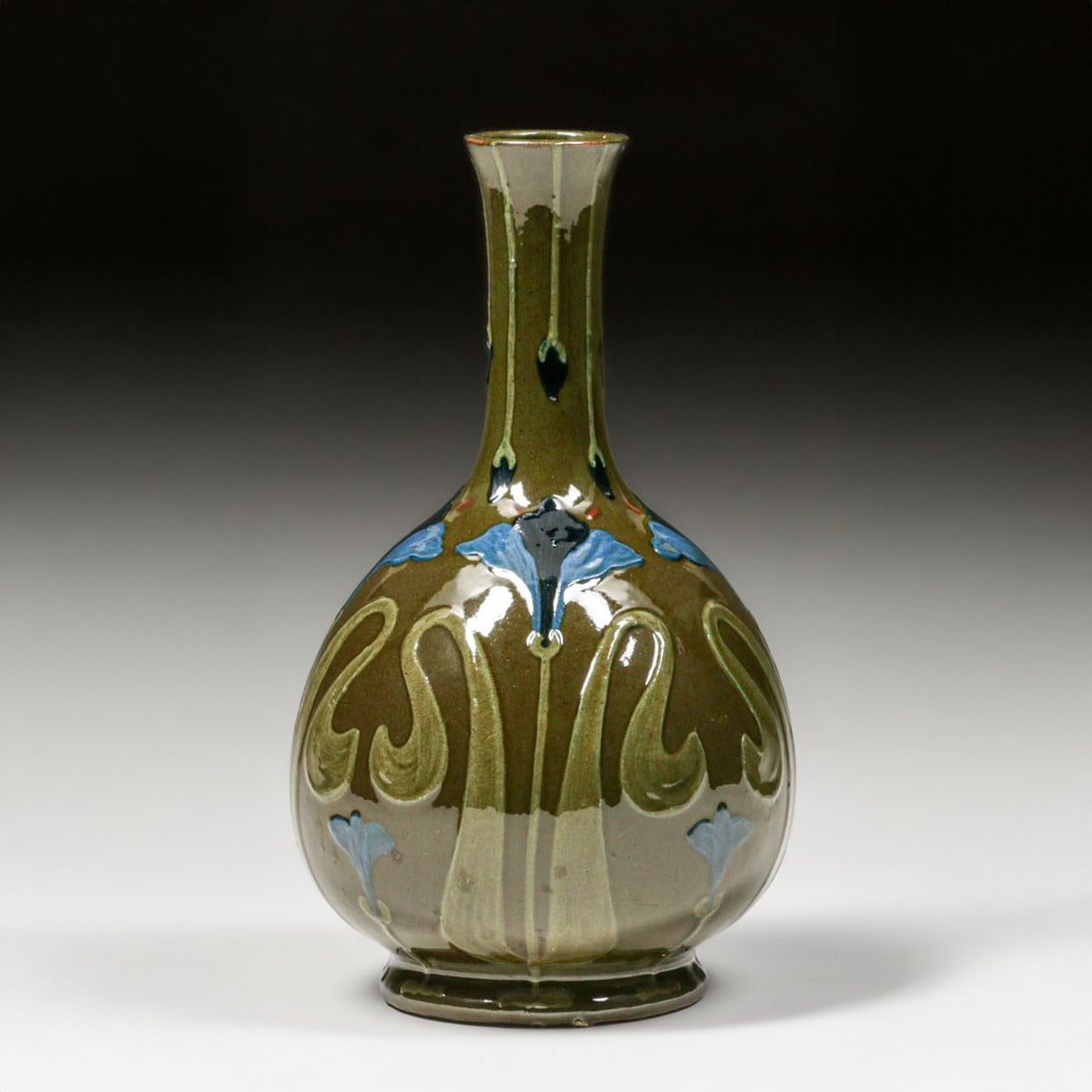 Roseville Crocus Squeeze Bag Decorated Vase c.1905 (1 of 3)