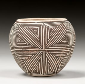 Juana Leno (1917-2000) Acoma Pueblo Pottery Vase c1950s