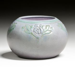 Marblehead Pottery Matte Lavendar Decorated Closed Bowl c1910