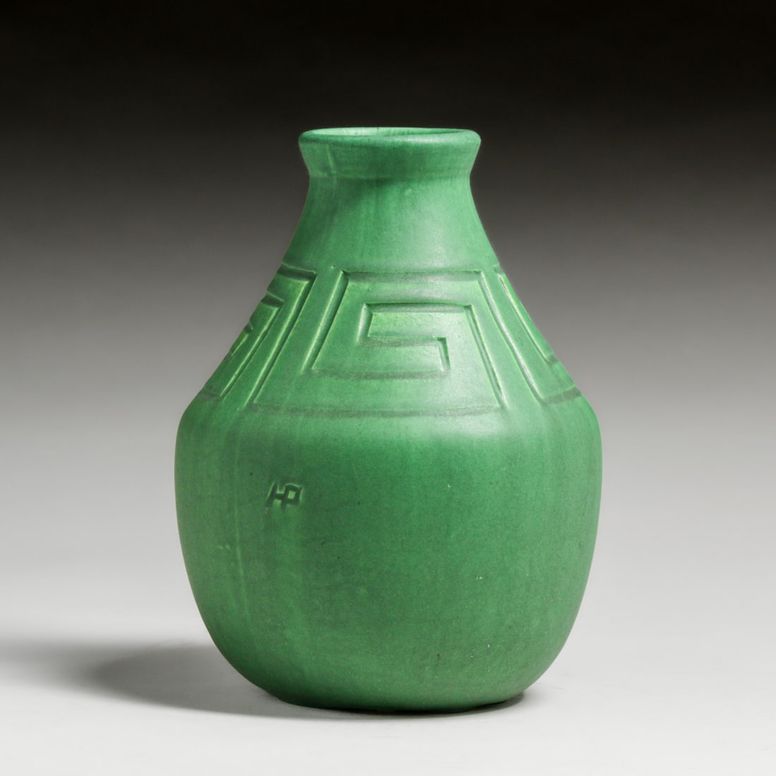 Owens Pottery #32 Matte Green Incised Vase c1910 (1 of 4)