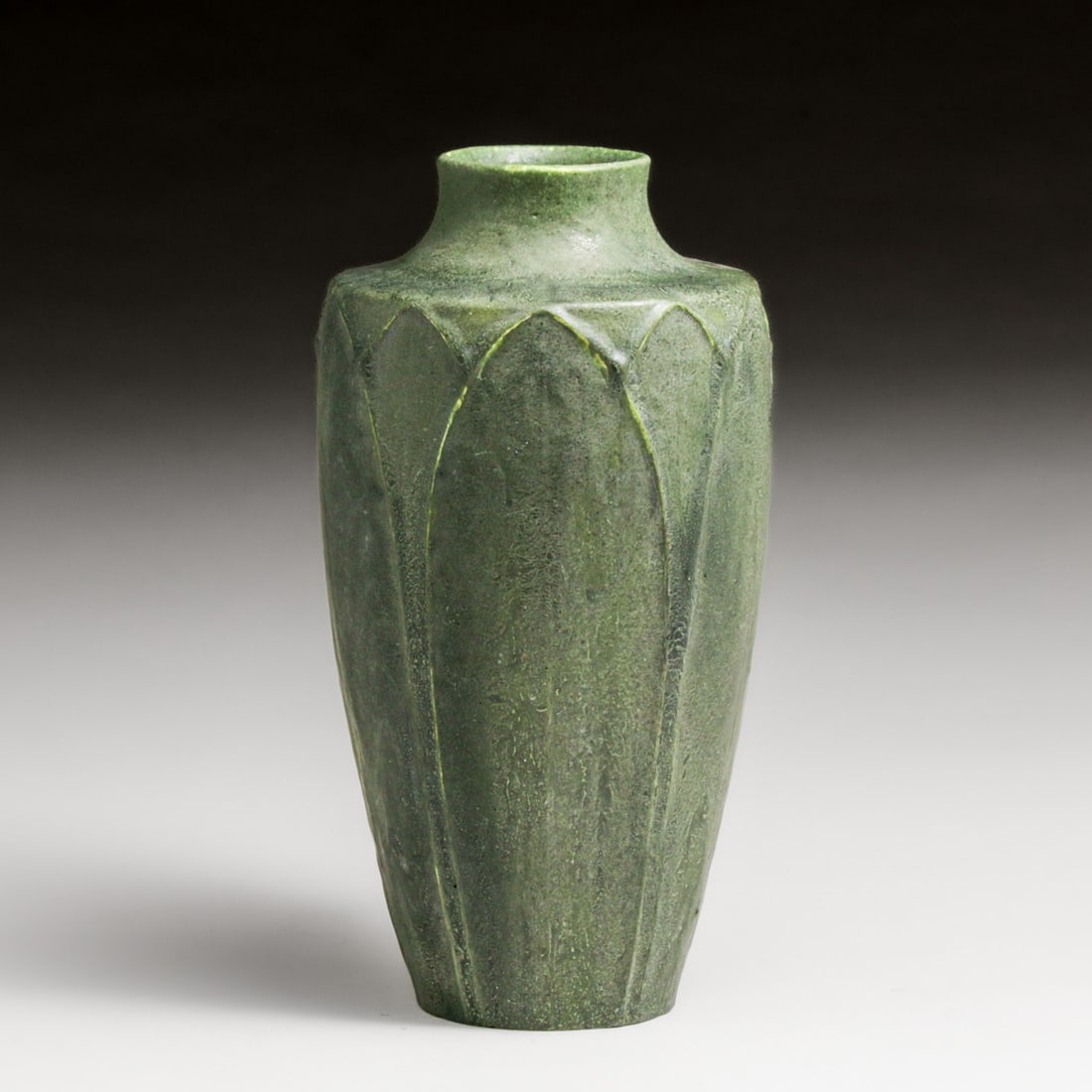 Grueby Pottery Matte Green Vase c1910 (1 of 5)