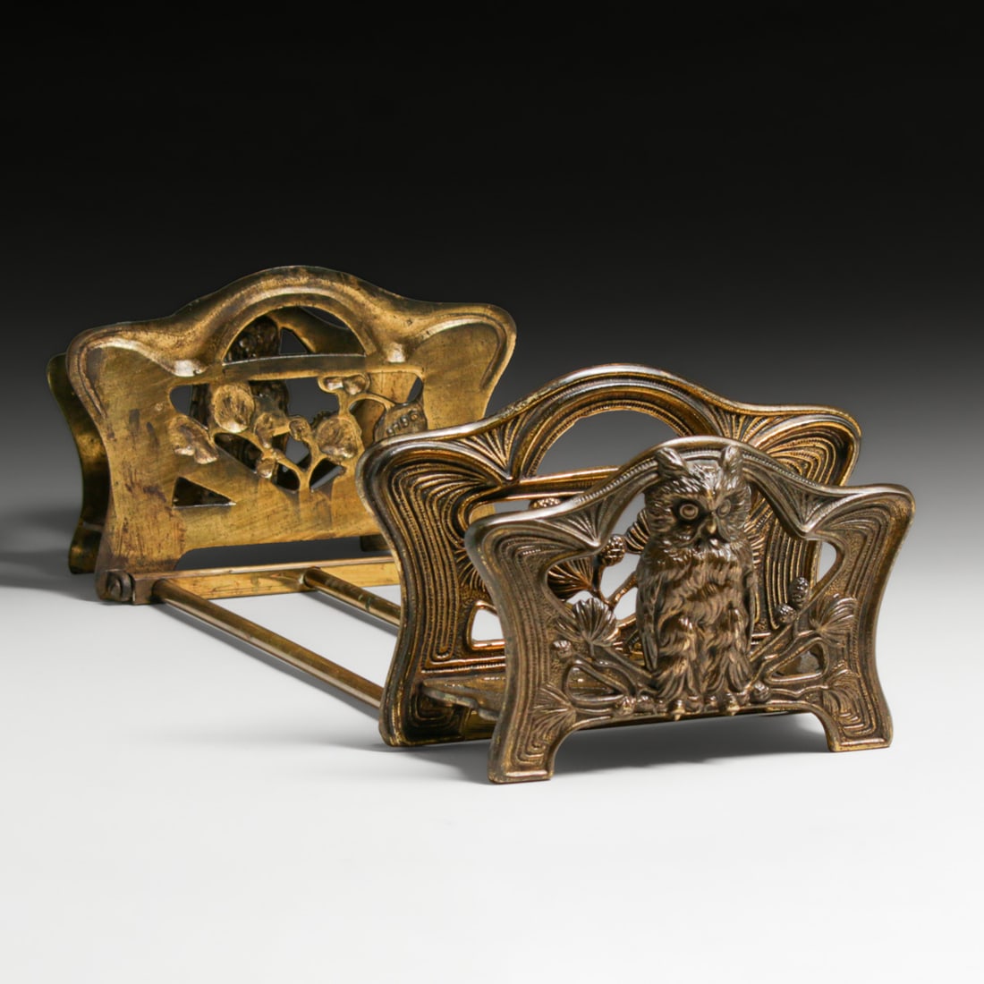 H.L. Judd Brass Table-Top Owl Bookrack c1920: H.L. Judd Brass Table-Top Owl Bookrack c1920. Unsigned. Excellent original patina. 19"w x 8" x 5"h. Expands to 27.5"w overall. FREE NATIONWIDE SHIPPING Free Nationwide Shipping within the lower 48 s