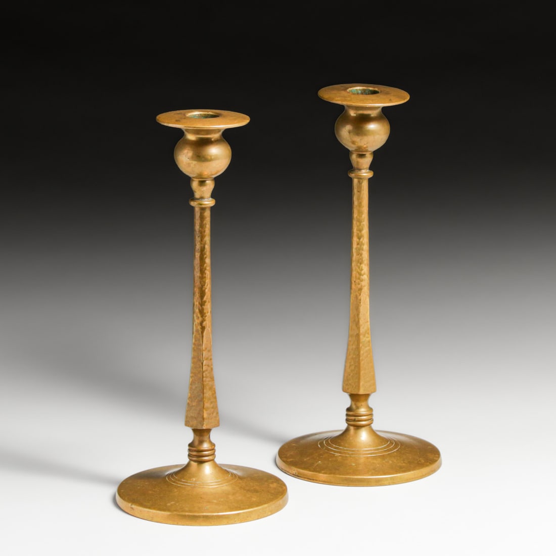 Prairie School Arts & Crafts Brass Candlesticks c1910: Prairie School Arts & Crafts Brass Candlesticks c1910. Unsigned. Excellent original patina. 10.5"h x 4.5"d FREE NATIONWIDE SHIPPING Free Nationwide Shipping within the lower 48 states for All purcha