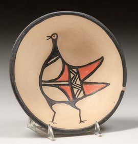 Paulita Tenorio Pacheco (1943-2008) Santo Domingo Kewa Pueblo Mimbres Bird Bowl c1980s