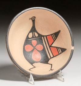 Paulita Tenorio Pacheco (1943-2008) Santo Domingo Kewa Pueblo Mimbres Bird Bowl c1980s
