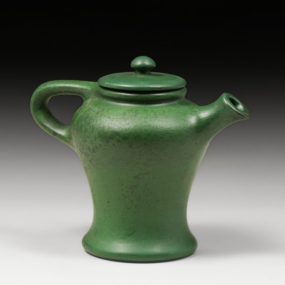 Clifton Art Pottery - Newark, NJ Matte Green Teapot 1906-1911: Clifton Art Pottery - Newark, NJ Matte Green Teapot 1906-1911. Glazed over signature. Perfect condition. 7.7"h x 9.75"w FREE NATIONWIDE SHIPPINGFree Nationwide Shipping within the lower 48 states