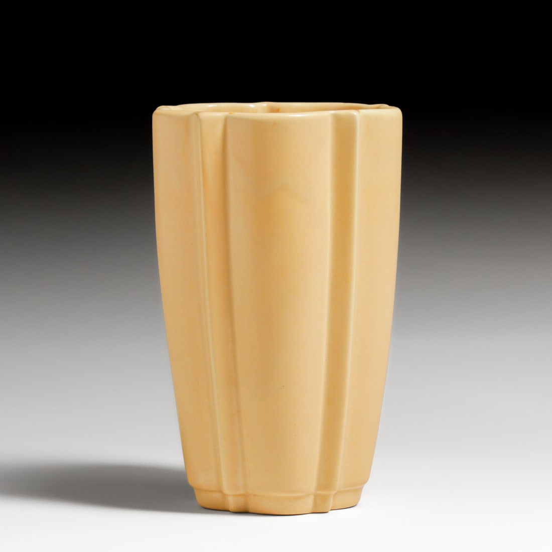 Catalina Island Fluted Vase c1930: Catalina Island Fluted Vase c1930. Signed. Perfect condition. 7.5"h x 4.75"d FREE NATIONWIDE SHIPPINGFree Nationwide Shipping within the lower 48 states for all purchases at our Two-Day Auction.