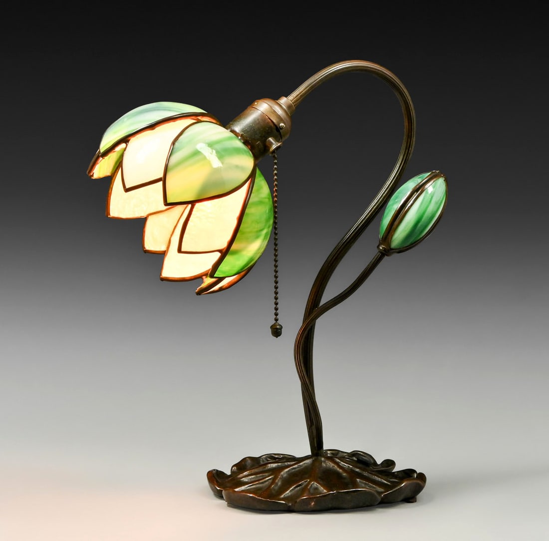 Handel Pond Lily Lamp c1910: Handel Pond Lily Lamp c1910. Unsigned. Excellent original patina. Original curved glass in perfect condition. 13.75"h x 10.5"d x 6.75"w FREE NATIONWIDE SHIPPING Free Nationwide Shipping within the low