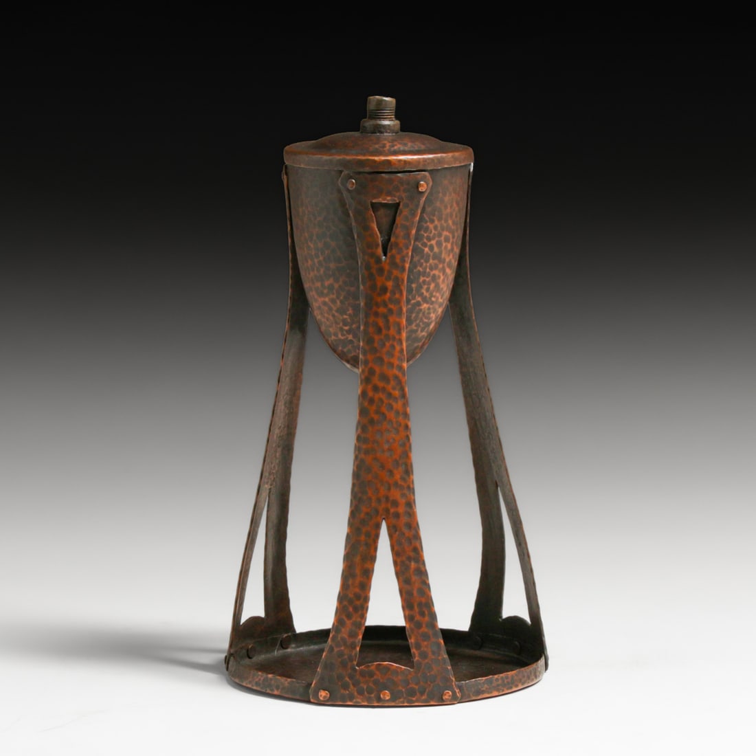 Benedict Studios Hammered Copper Cutout Oil Lamp c1910: Benedict Studios Hammered Copper Cutout Oil Lamp c1910. Signed. Excellent new patina. 8.5"h x 4 5/8"d FREE NATIONWIDE SHIPPINGFree Nationwide Shipping within the lower 48 states for all purchases at