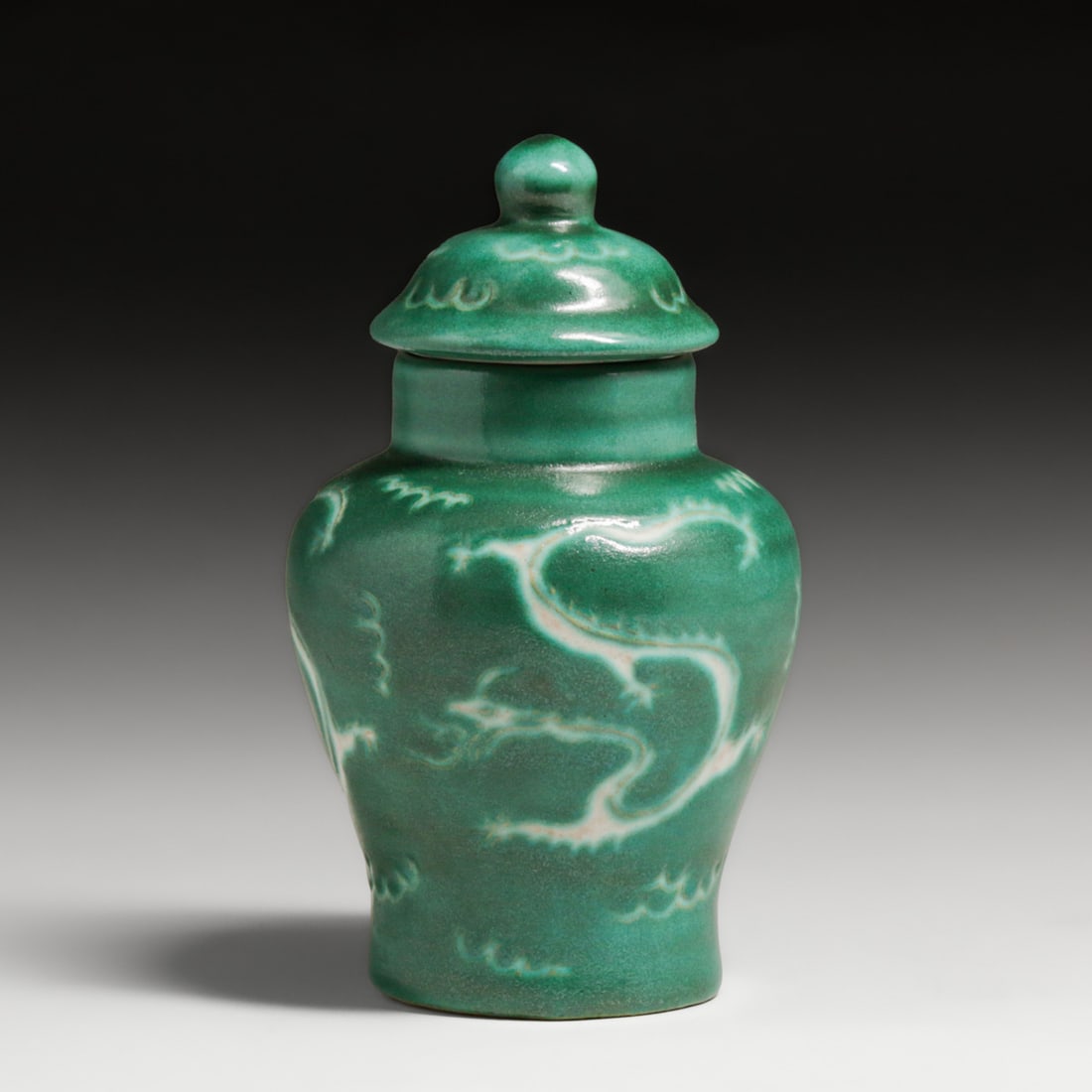 North Dakota School of Mines Dragon Temple Jar 1952: North Dakota School of Mines Dragon Temple Jar 1952. Signed with circular mark and artist signed "Cunningham". Perfect condition. 8.25"h x 4.5"d FREE NATIONWIDE SHIPPINGFree Nationwide Shipping