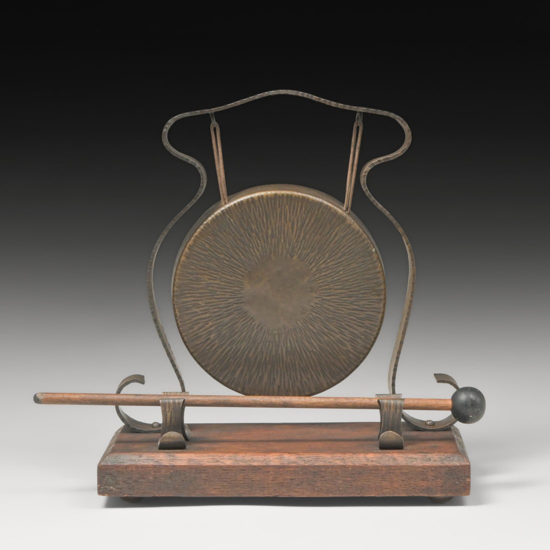 Arts & Crafts Period Hammered Brass & Mahogany Dinner Gong c1910: Arts & Crafts Period Hammered Brass & Mahogany Dinner Gong c1910. Unsigned. Excellent condition. 10.75"h x 10"w x 5"d striker: 12"l FREE NATIONWIDE SHIPPINGFree Nationwide Shipping within the lower