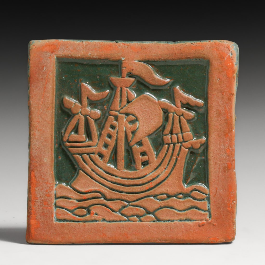 Moravian Mayflower Ship Tile c1920s: Moravian Mayflower Ship Tile c1920s. Unsigned. Perfect condition. 3.75" x 3.75" FREE NATIONWIDE SHIPPING Free Nationwide Shipping within the lower 48 states for all purchases at our Two-Day Auction. S