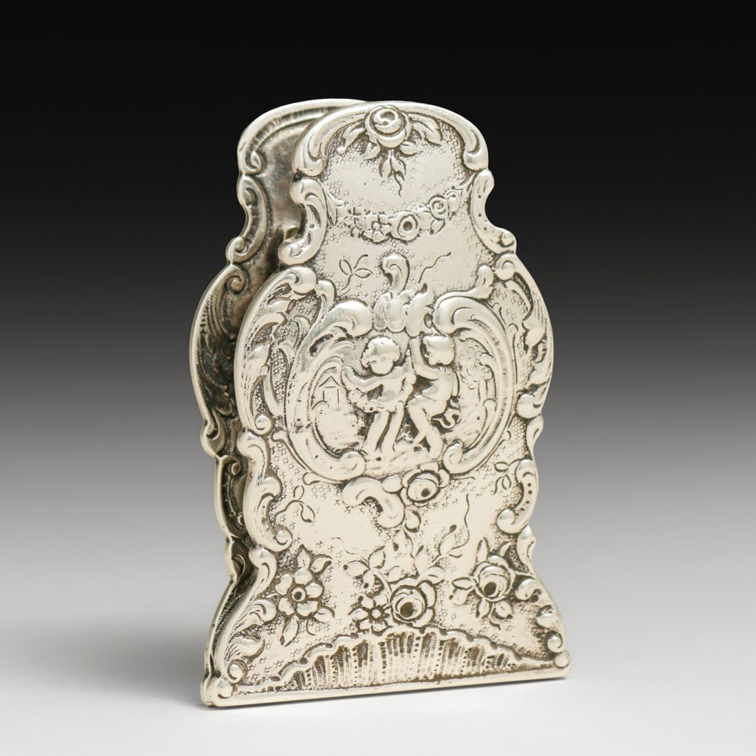 Marshall Field & Co - Chicago #5064 Sterling Silver Paper Clip c1890s: Marshall Field & Co - Chicago #5064 Sterling Silver Paper Clip c1890s. Signed. Excellent condition. 3.5" x 2"w x 1" FREE NATIONWIDE SHIPPINGFree Nationwide Shipping within the lower 48 states for