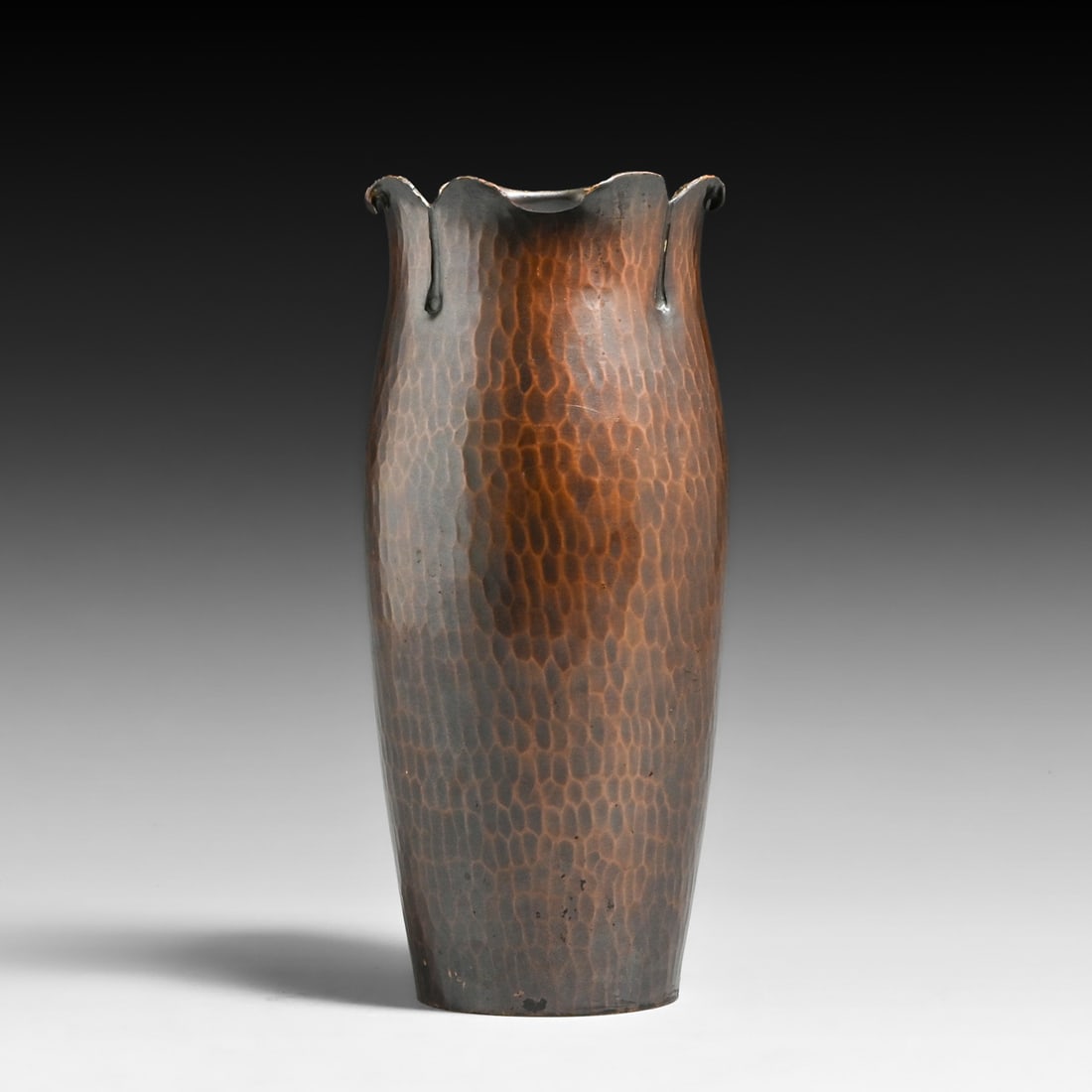 Roycroft Hammered Copper Ruffled Rim Vase c1920s: Roycroft Hammered Copper Ruffled Rim Vase c1920s. Signed. Excellent original patina. 8 5/8"h x 4.25"d FREE NATIONWIDE SHIPPING Free Nationwide Shipping within the lower 48 states for all purchases at