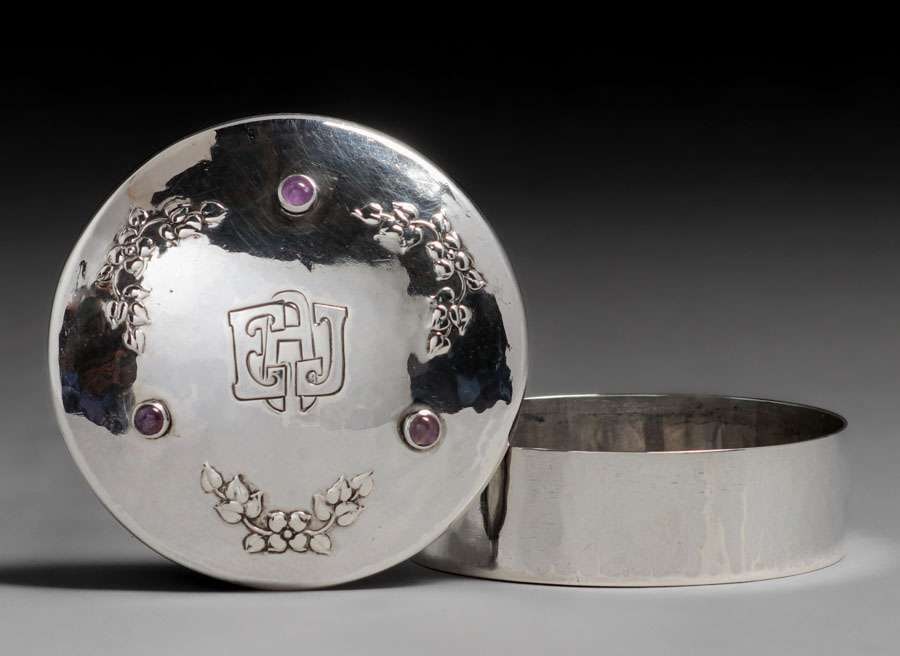 Kalo - Chicago Sterling Silver & Amethyst Box c1910s: Kalo - Chicago Sterling Silver & Amethyst Box c1910s. Signed. Excellent condition. 3.25"d x 1.25"h FREE NATIONWIDE SHIPPINGFree Nationwide Shipping within the lower 48 states for all purchases at