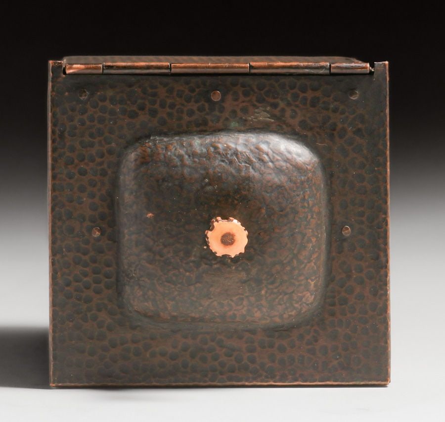 Benedict Studios Hammered Copper Box c1910 - 3