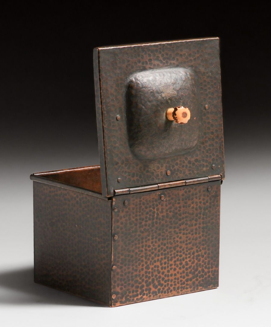 Benedict Studios Hammered Copper Box c1910 - 5