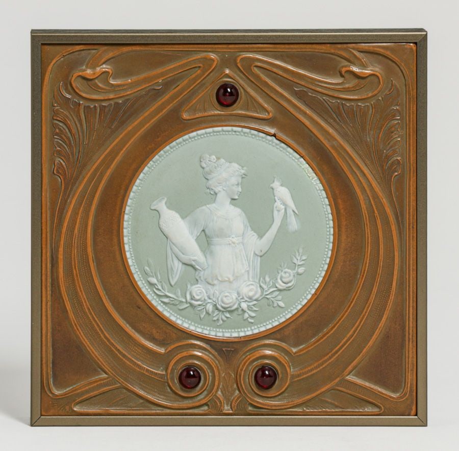 Wedgewood & German Art Nouveau Copper Plaque c1905: Wedgewood & German Art Nouveau Copper Plaque c1905. Unsigned. Small split to copper overlay otherwise near pristine condition. Wedgewood 3 5/8"d. Frame 6.75" x 6.75" FREE NATIONWIDE SHIPPINGFree