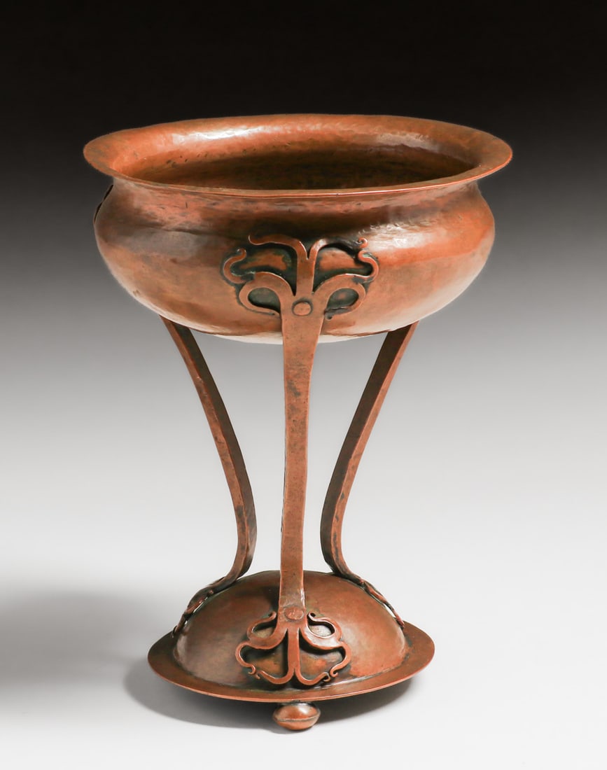 Walter Dyke Carter (British 1894-1966) Manchester Art School Hammered Copper Chalice 1912-1913: Walter Dyke Carter (British 1894-1966) Manchester Art School Hammered Copper Chalice 1912-1913. Signed. Excellent original patina. 7.5"h x 5.75"d FREE NATIONWIDE SHIPPINGFree Nationwide Shipping