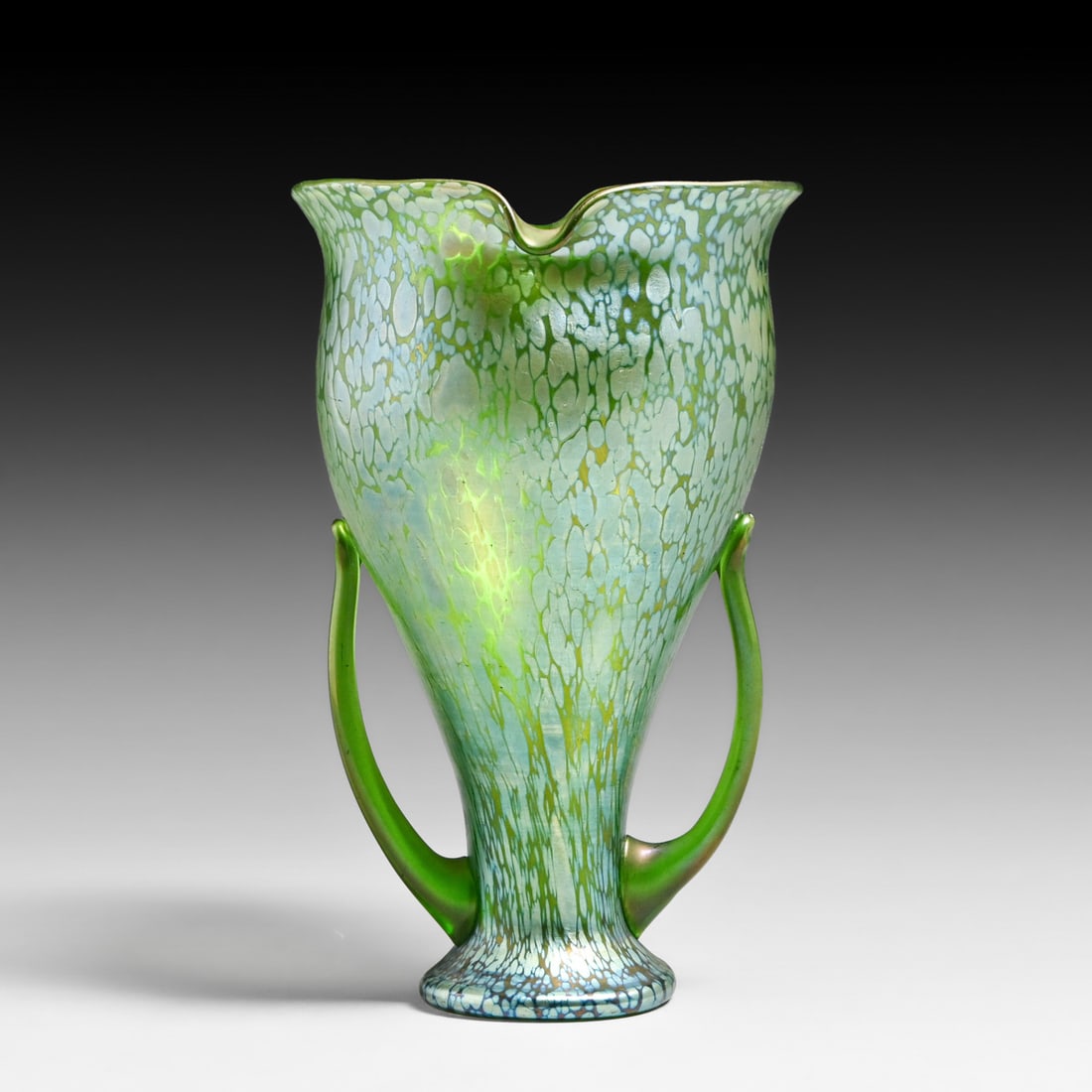Loetz Bohemian Art Nouveau Glass Vase c1900: Loetz Bohemian Art Nouveau Glass Vase c1900. Unsigned. Perfect condition. 8"h x 4.75"d FREE NATIONWIDE SHIPPING Free Nationwide Shipping within the lower 48 states for all purchases at our Two-Day Auc